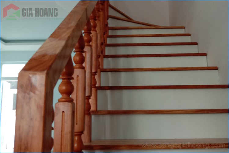 Cầu thang ốp gỗ Gia Hoàng