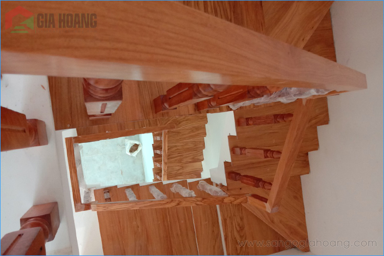 Hoàn thiện công trình ốp gỗ cầu thang gỗ Gõ Đỏ