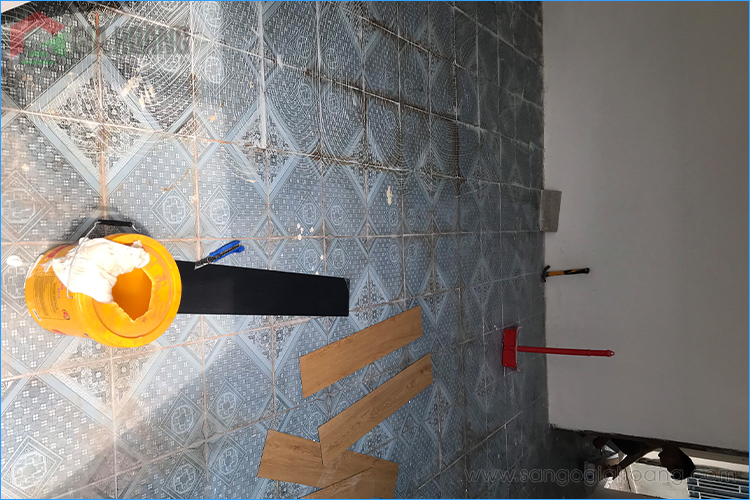Mặt bằng thực tế cách thi công sàn nhựa giả gỗ dán keo