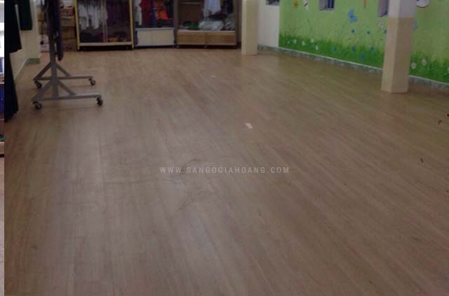 Hoàn thiện thi công sàn gỗ Thaixin 1031 cho trường tiểu học